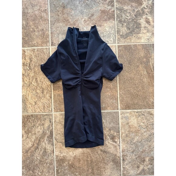 Skims Seamless Sculpt Zip Front T-Shirt Onyx Size XS - Picture 4 of 12